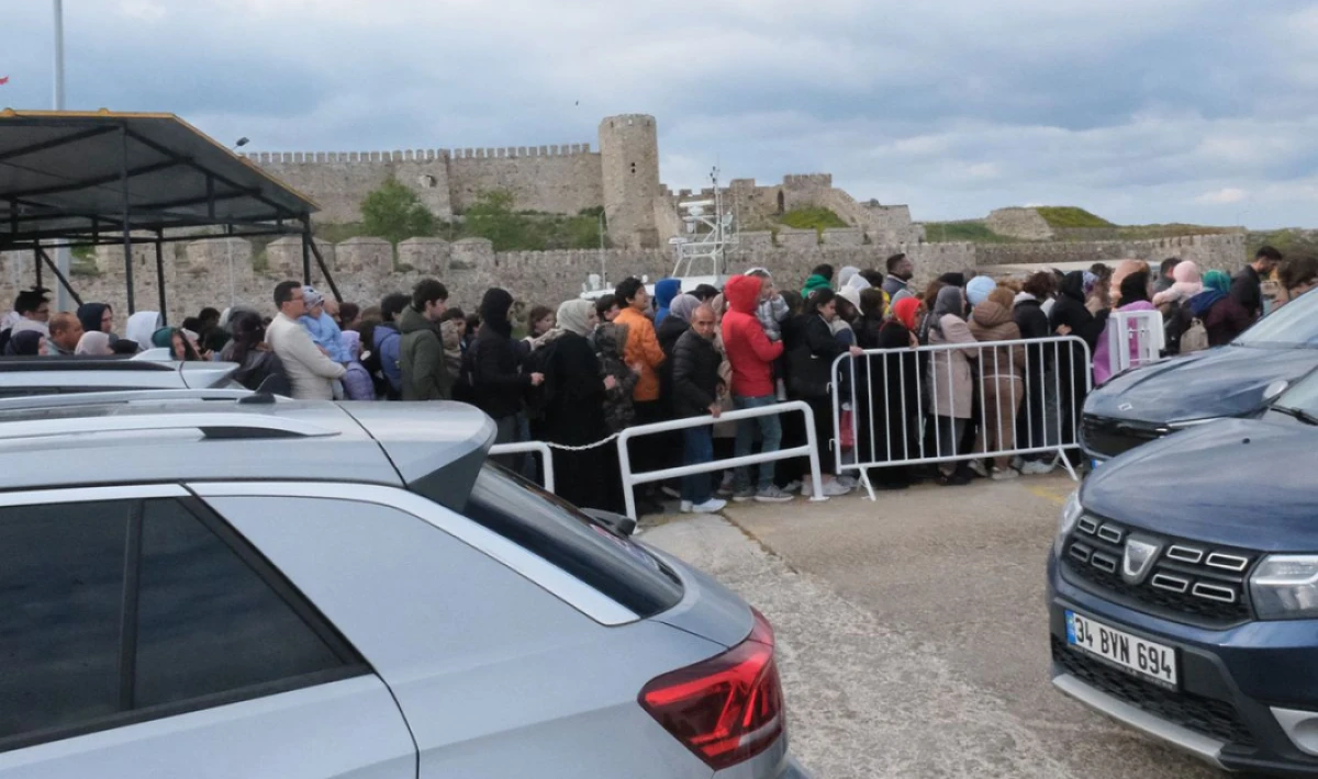 3 günlük tatilde Bozcaada doldu taştı