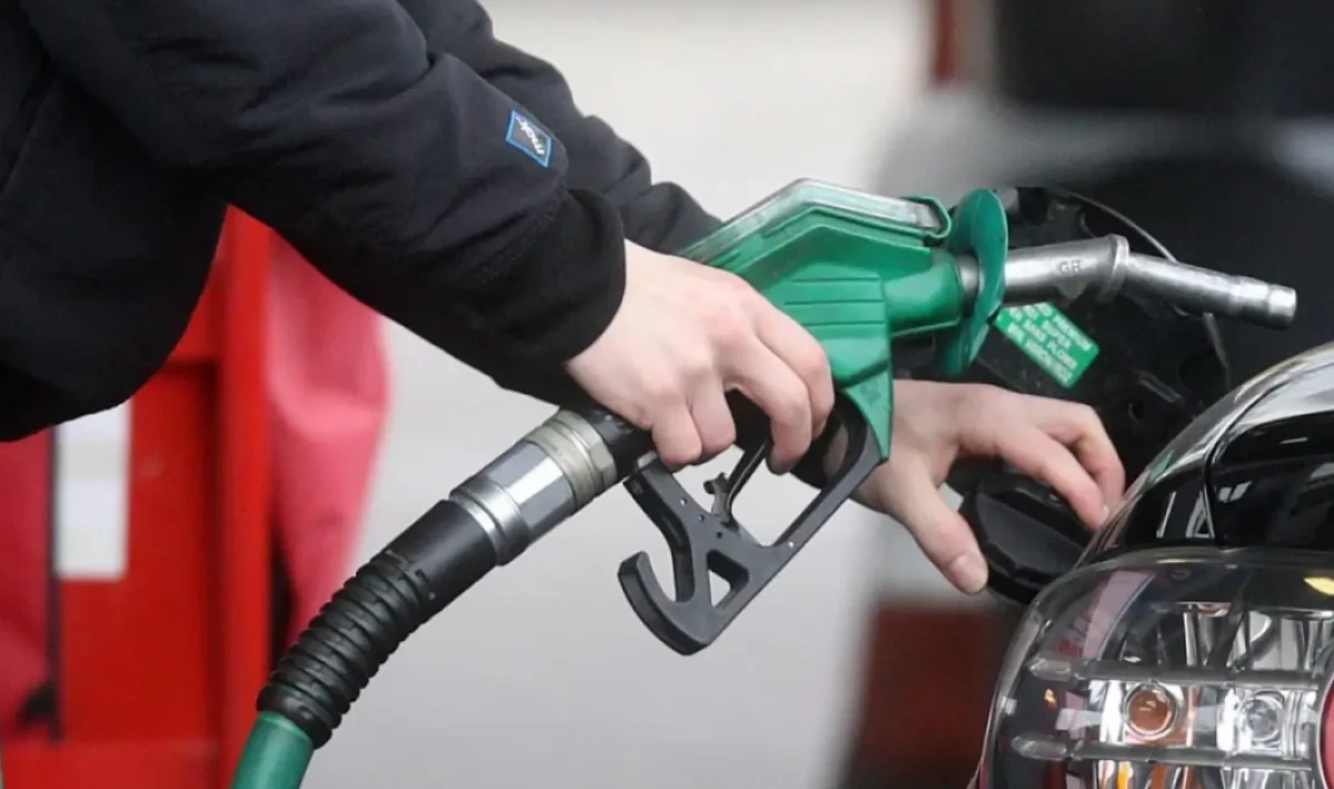 Akaryakıt Tüketicisine Kötü Haber: Benzin ve Motorine 1 TL’yi Aşan Zam Geliyor