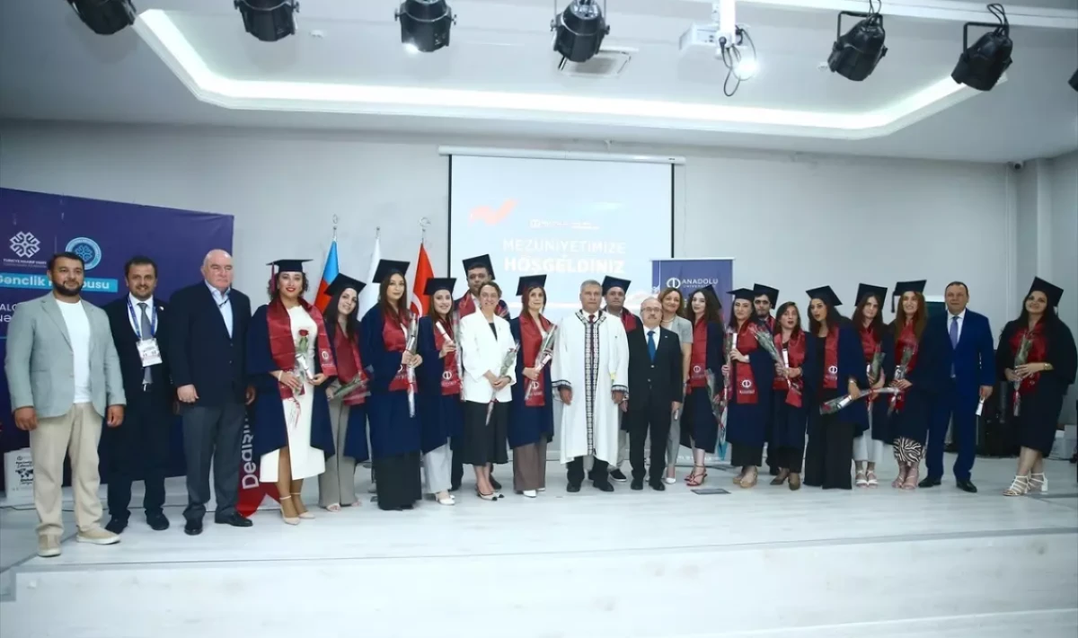 Anadolu Üniversitesi Azerbaycan Programı Mezunları Bakü’de Mezuniyet Töreniyle Taçlandırıldı