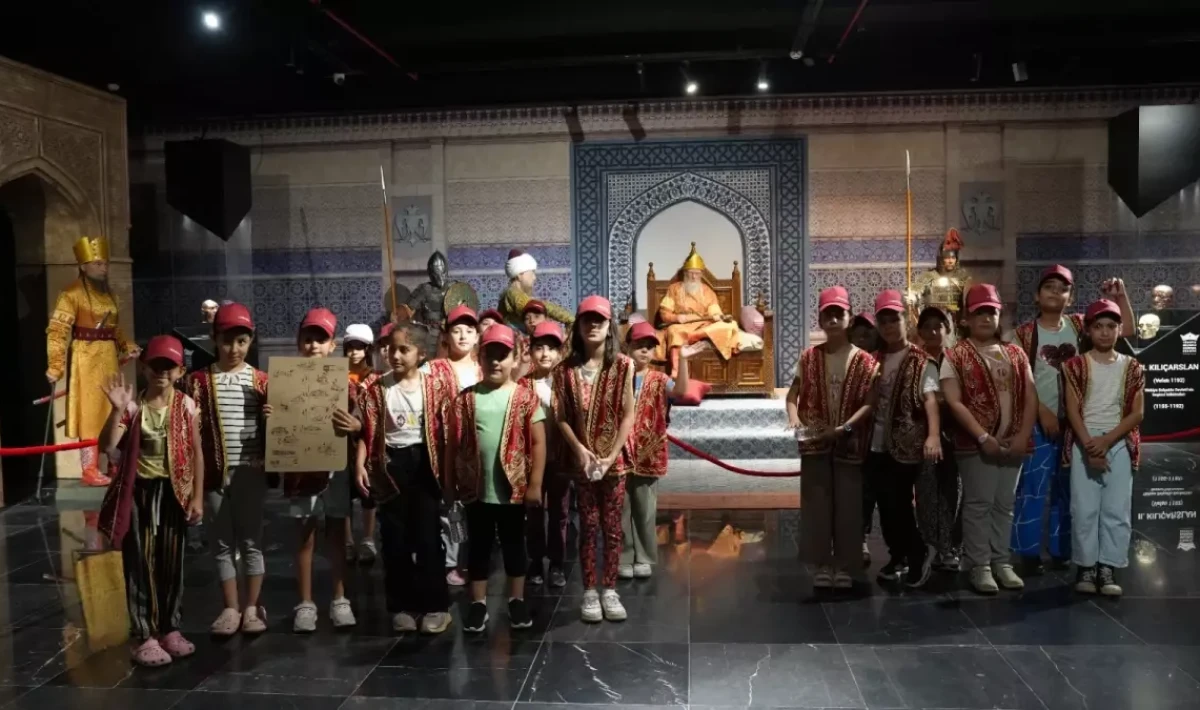 Konya’da Zaman Yolculuğu Başladı! Çocuklar, Tarihi Karakterlerle Yüz Yüze!