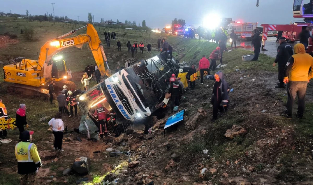 Malatya’da feci kaza: Otobüs şarampole devrildi, ölü ve yaralılar var