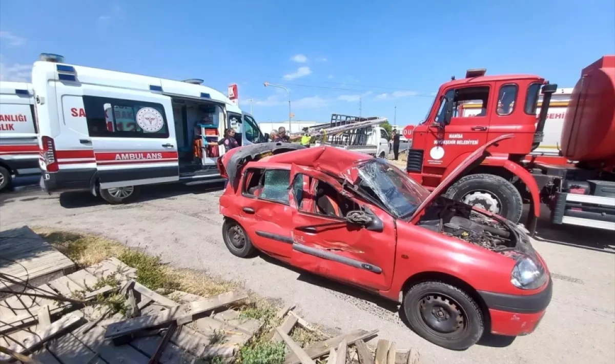Manisa’da Zincirleme Kaza Rekor Kırdı: 3 Yaralı, 5 Araç Hasarlı