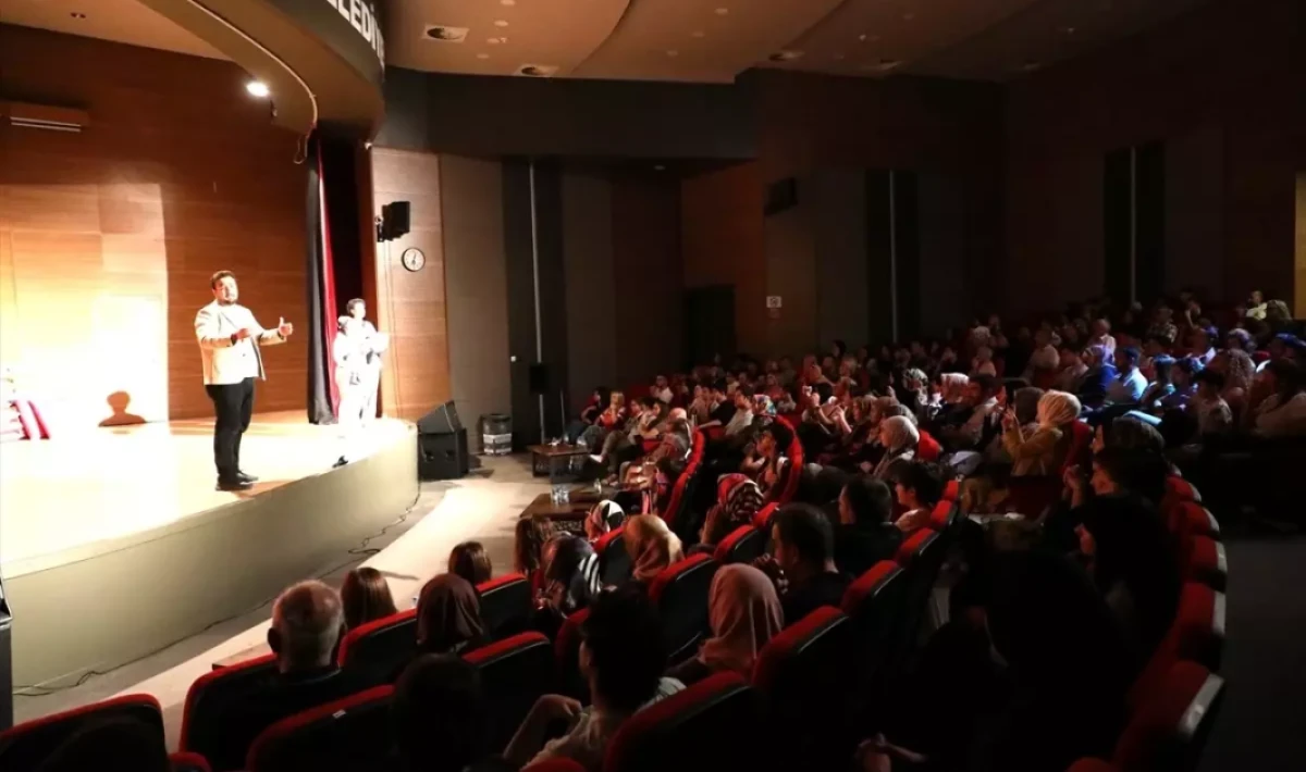 Melikgazi Belediyesi’nden Duyarlı Sanat: ‘Perde Arkası’ Tiyatrosu