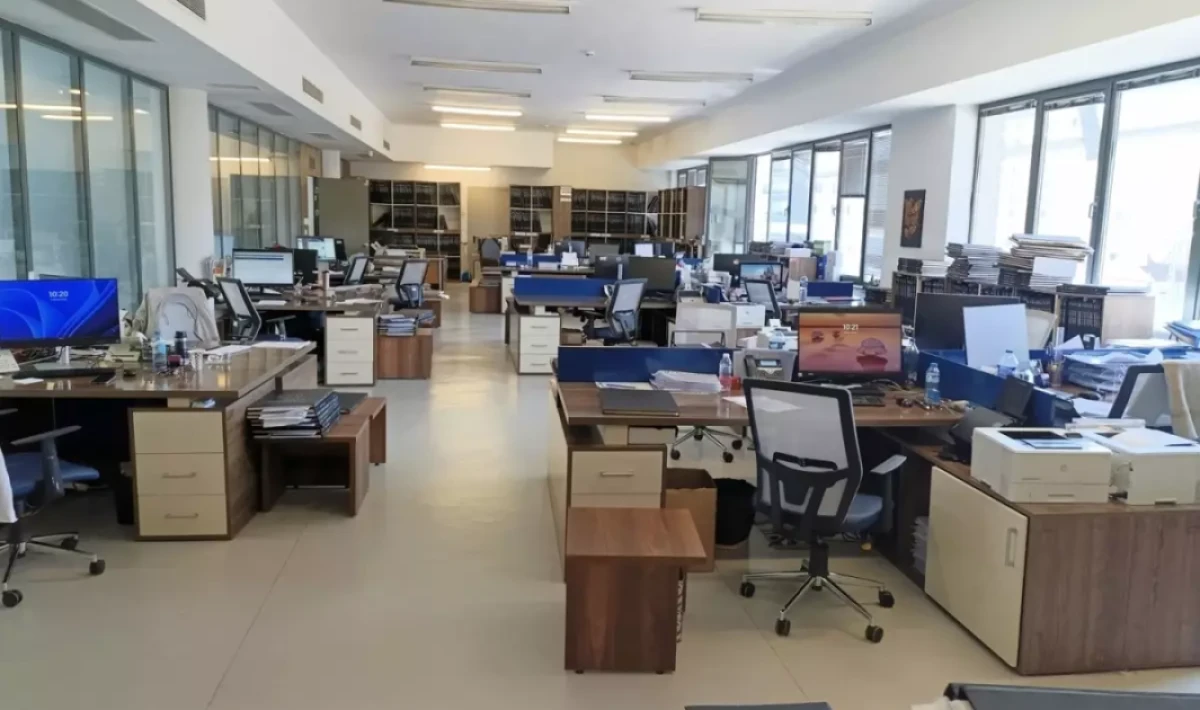 Memurlar iş bıraktı, kamu kurumları sessizliğe büründü